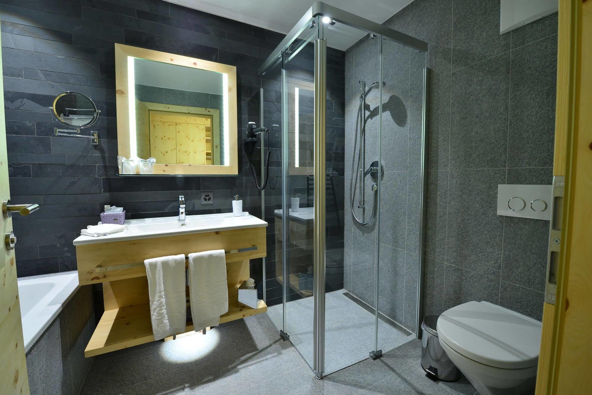 Alpenhotel Fleurs De צרמט מראה חיצוני תמונה